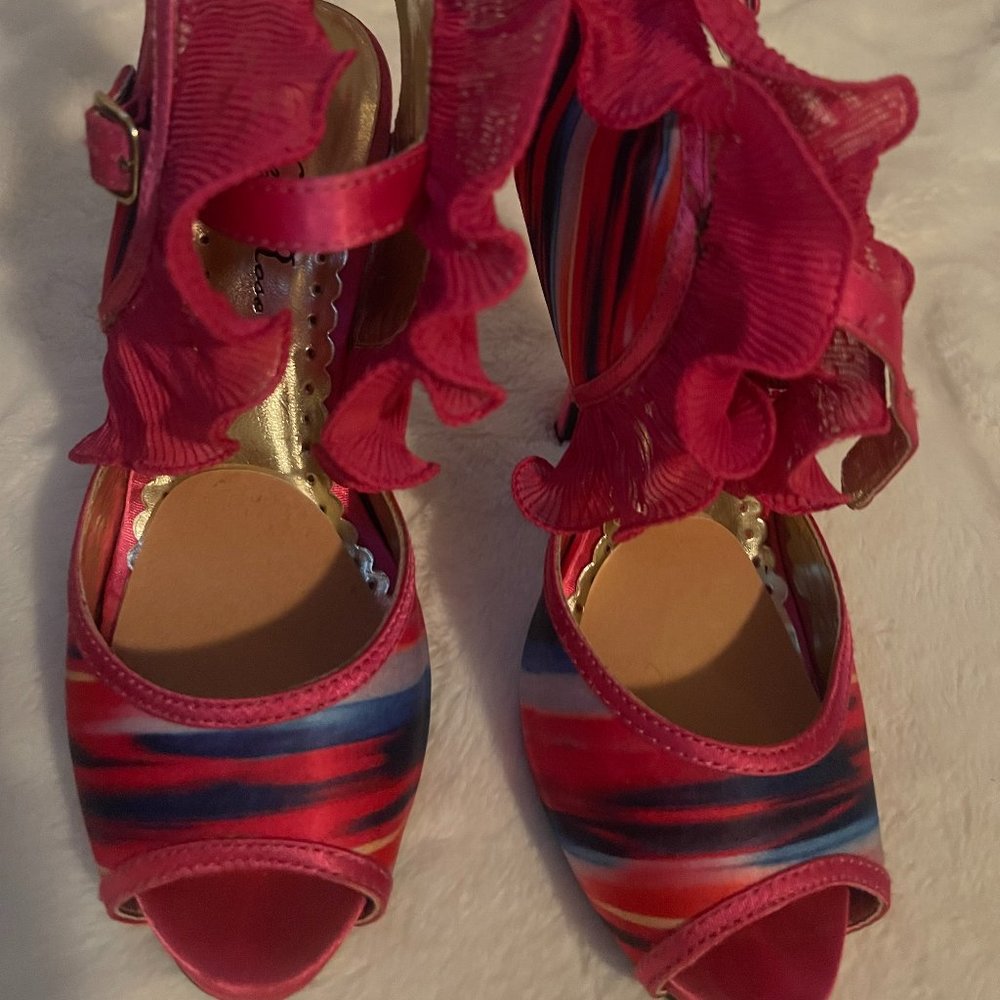 Wild Rose Fushia Watercolor Ruffle Heels 6.5 - Picture 2 of 4